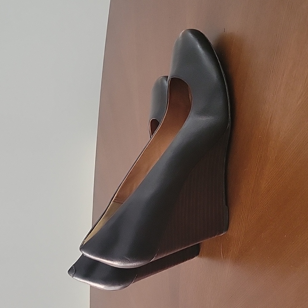 Clark Artisan leather pump